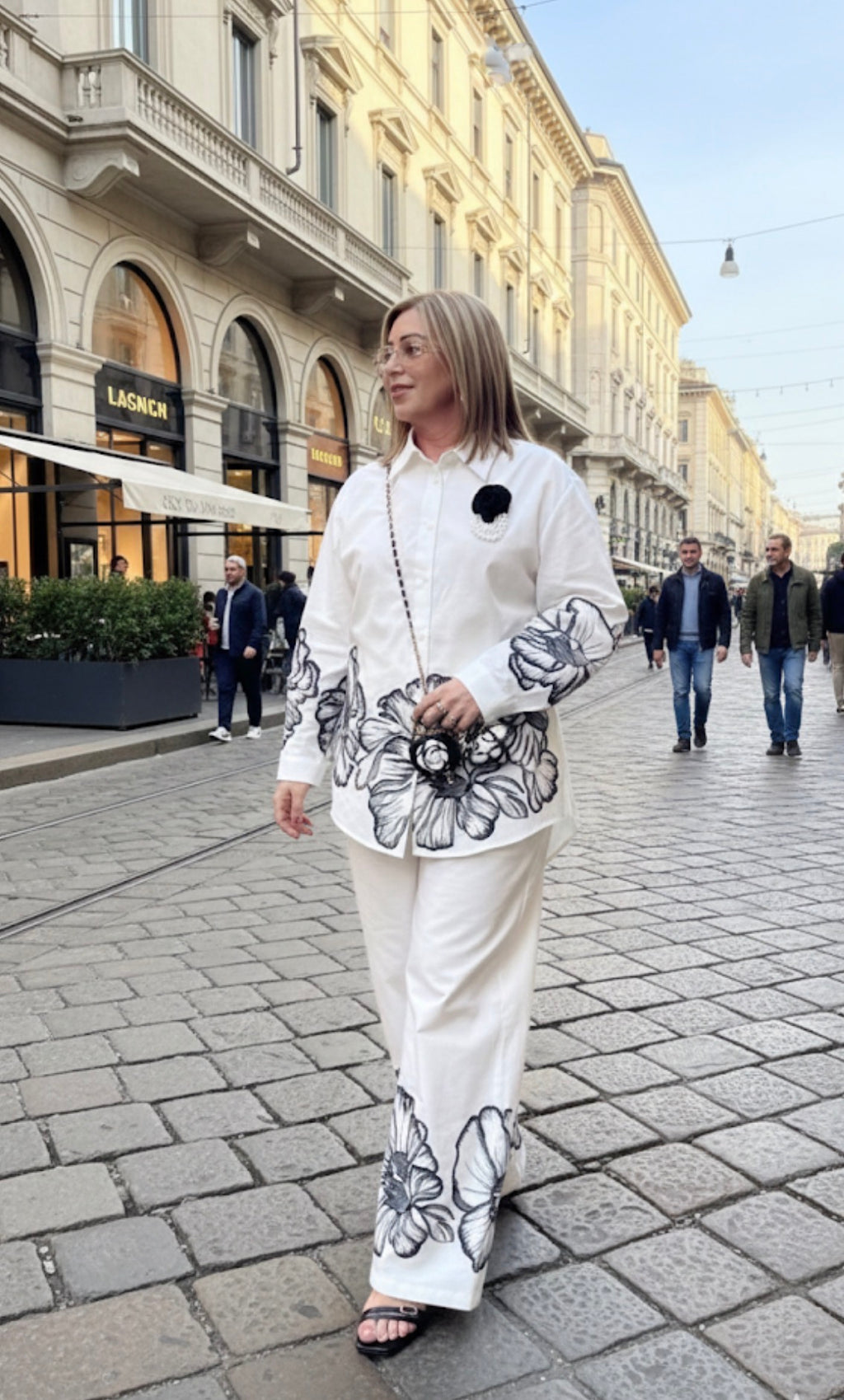 Italian Artisanal Linen Set: Floral Embroidery Edition one size